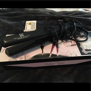 🔥SALE🔥Brilliance New York Hair Straightener NWT!